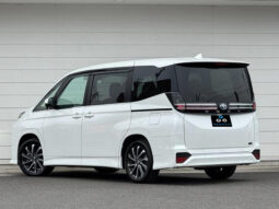 TOYOTA VOXY HYBRID S-Z