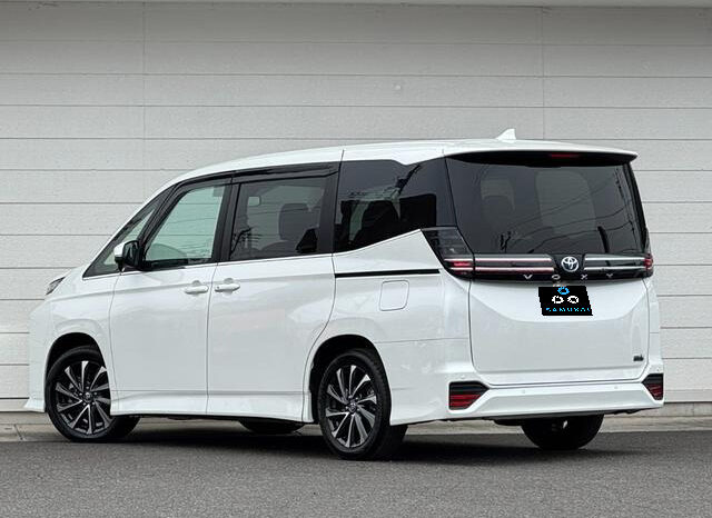 
								TOYOTA VOXY HYBRID S-Z full									