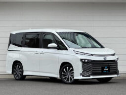 TOYOTA VOXY HYBRID S-Z