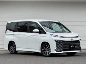 TOYOTA VOXY HYBRID S-Z