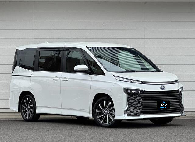 
								TOYOTA VOXY HYBRID S-Z full									