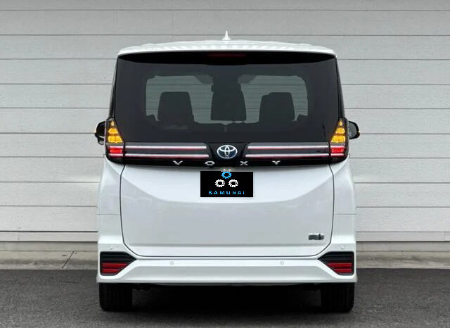 
								TOYOTA VOXY HYBRID S-Z full									