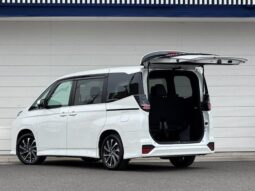 
										TOYOTA VOXY HYBRID S-Z full									