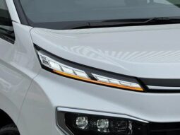 
										TOYOTA VOXY HYBRID S-Z full									