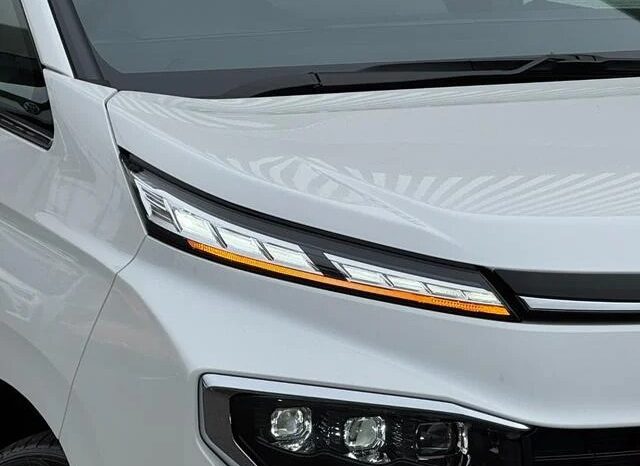 
								TOYOTA VOXY HYBRID S-Z full									