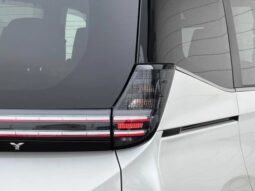 
										TOYOTA VOXY HYBRID S-Z full									