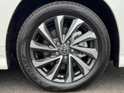 
										TOYOTA VOXY HYBRID S-Z full									