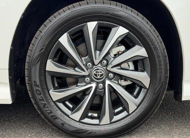 
								TOYOTA VOXY HYBRID S-Z full									