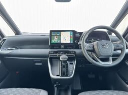 
										TOYOTA VOXY HYBRID S-Z full									