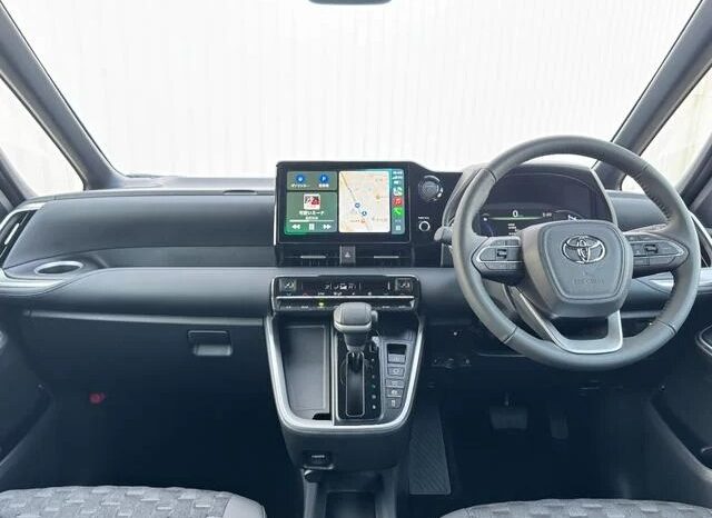 
								TOYOTA VOXY HYBRID S-Z full									