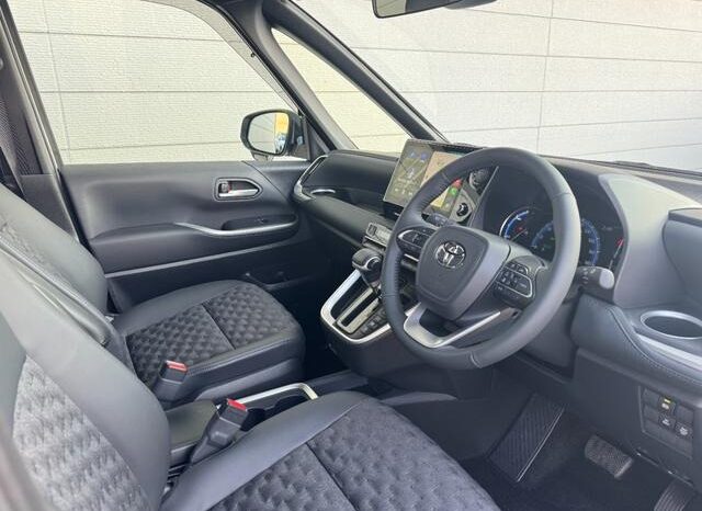 
								TOYOTA VOXY HYBRID S-Z full									