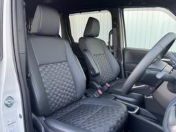 
										TOYOTA VOXY HYBRID S-Z full									