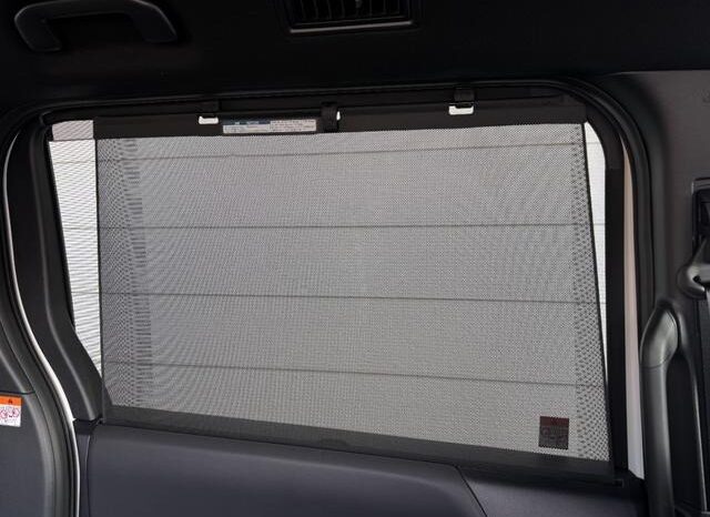 
								TOYOTA VOXY HYBRID S-Z full									