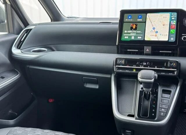 
								TOYOTA VOXY HYBRID S-Z full									