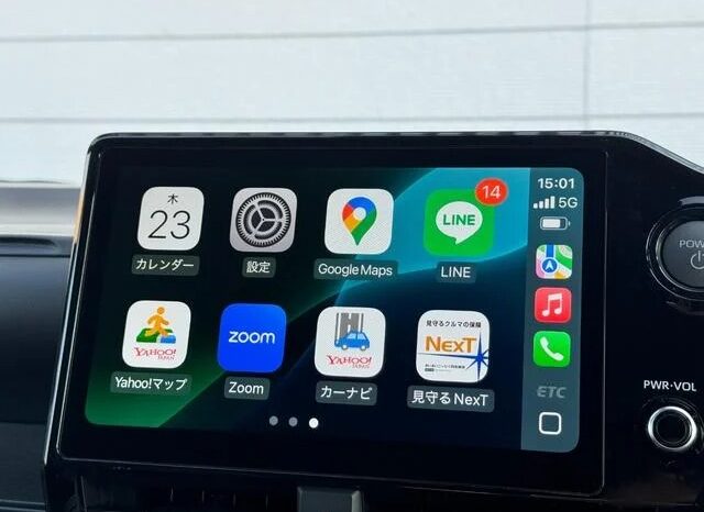 
								TOYOTA VOXY HYBRID S-Z full									