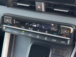 
										TOYOTA VOXY HYBRID S-Z full									