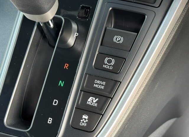 
								TOYOTA VOXY HYBRID S-Z full									