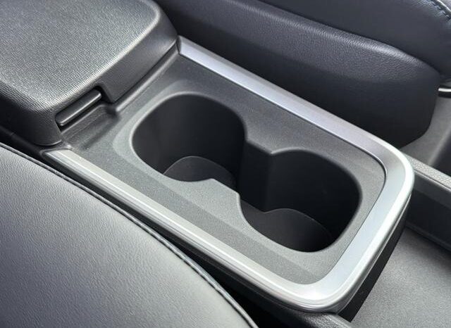 
								TOYOTA VOXY HYBRID S-Z full									