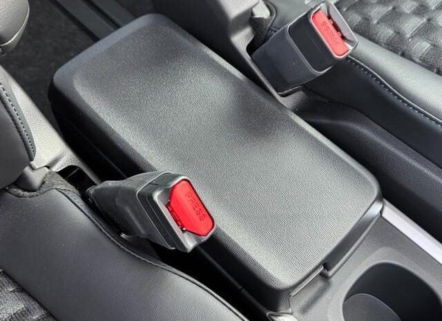 
								TOYOTA VOXY HYBRID S-Z full									