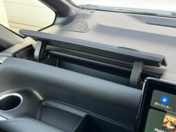 
										TOYOTA VOXY HYBRID S-Z full									