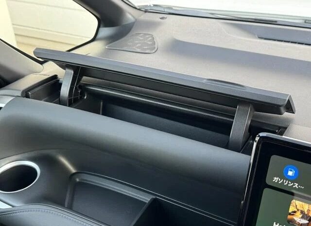 
								TOYOTA VOXY HYBRID S-Z full									