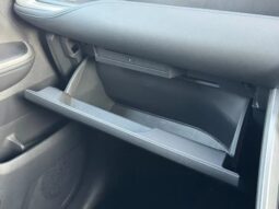 
										TOYOTA VOXY HYBRID S-Z full									