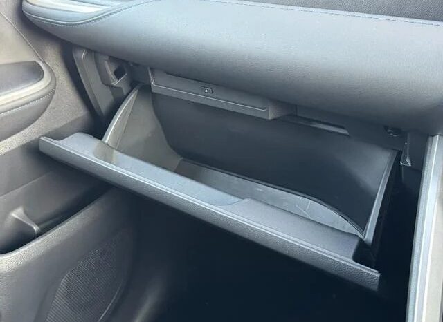 
								TOYOTA VOXY HYBRID S-Z full									