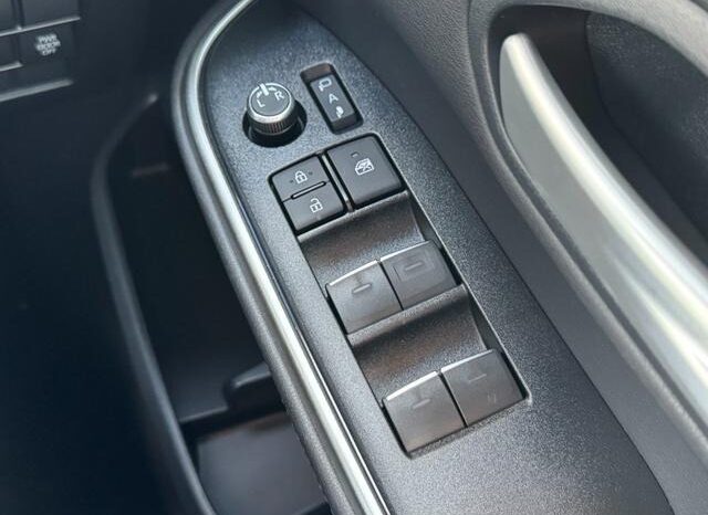 
								TOYOTA VOXY HYBRID S-Z full									