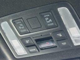 
										TOYOTA VOXY HYBRID S-Z full									