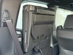 
										TOYOTA VOXY HYBRID S-Z full									