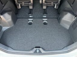 
										TOYOTA VOXY HYBRID S-Z full									