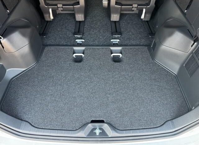 
								TOYOTA VOXY HYBRID S-Z full									