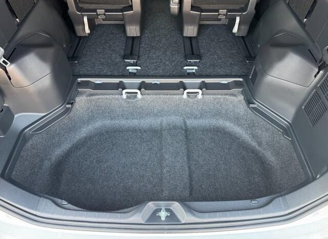 
								TOYOTA VOXY HYBRID S-Z full									